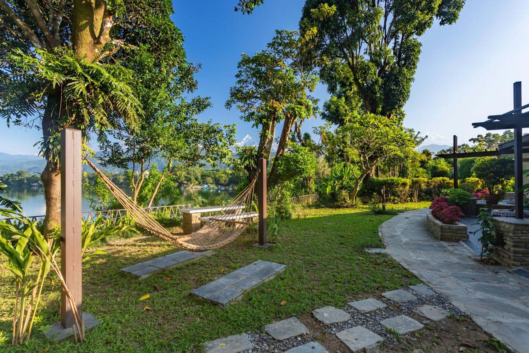Fish Tail Lodge Pokhara Exteriör bild